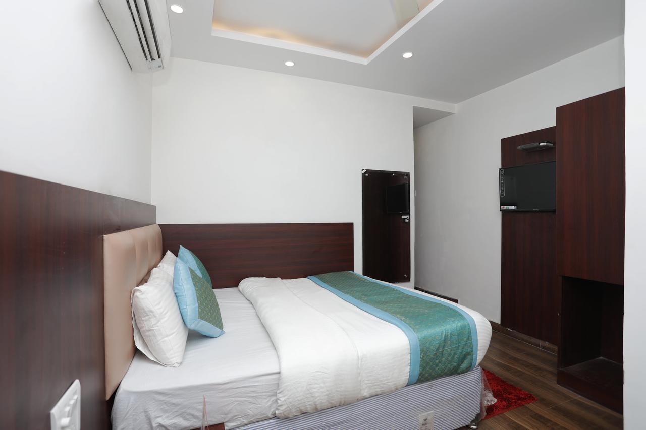 Hotel Corner Point Yeni Delhi Dış mekan fotoğraf
